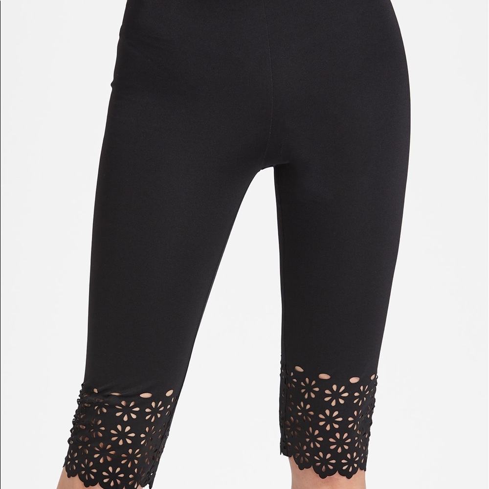 Women’s cropped Black leggings